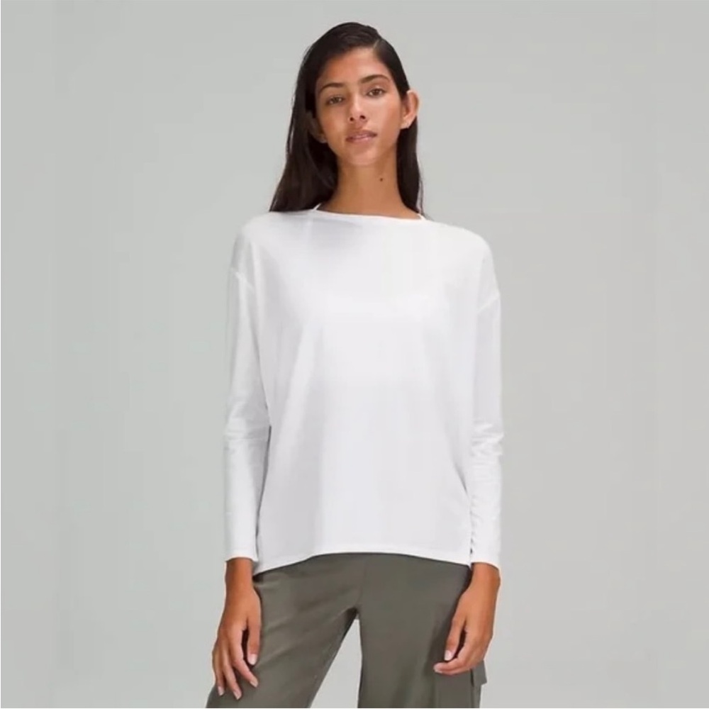 Lululemon back in action long sleeve in GRAY